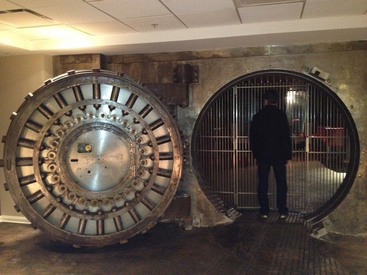 Detail Picture Of A Bank Vault Nomer 45