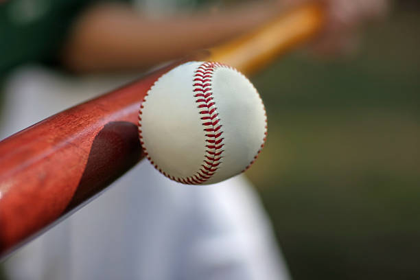 Detail Picture Of A Baseball Bat And Ball Nomer 29