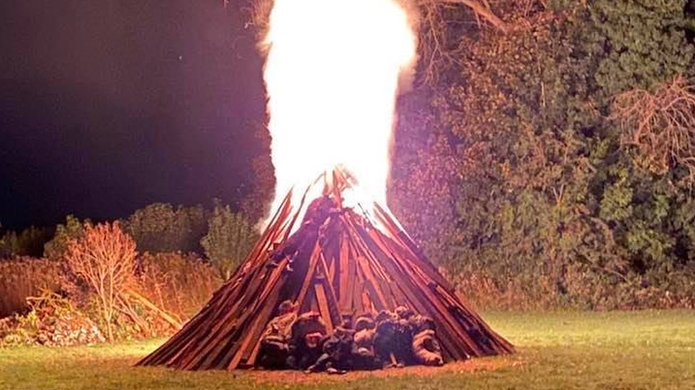 Detail Picture Of A Bonfire Nomer 19