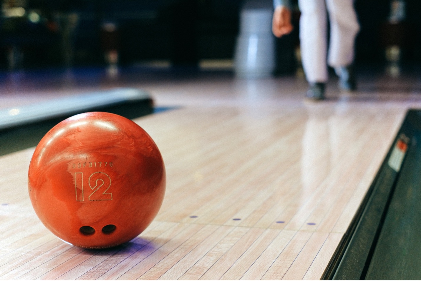 Detail Picture Of A Bowling Ball Nomer 11