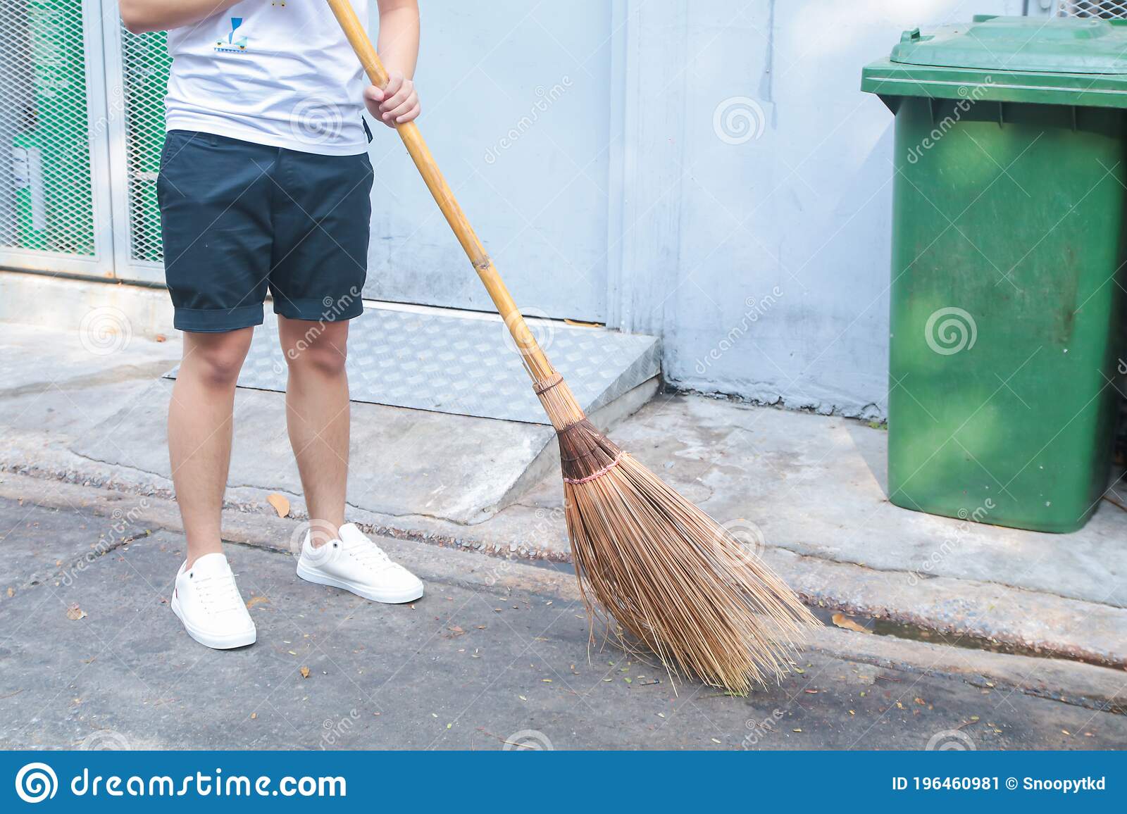 Detail Picture Of A Broom Sweeping Nomer 9