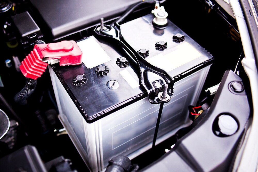 Detail Picture Of A Car Battery Nomer 3