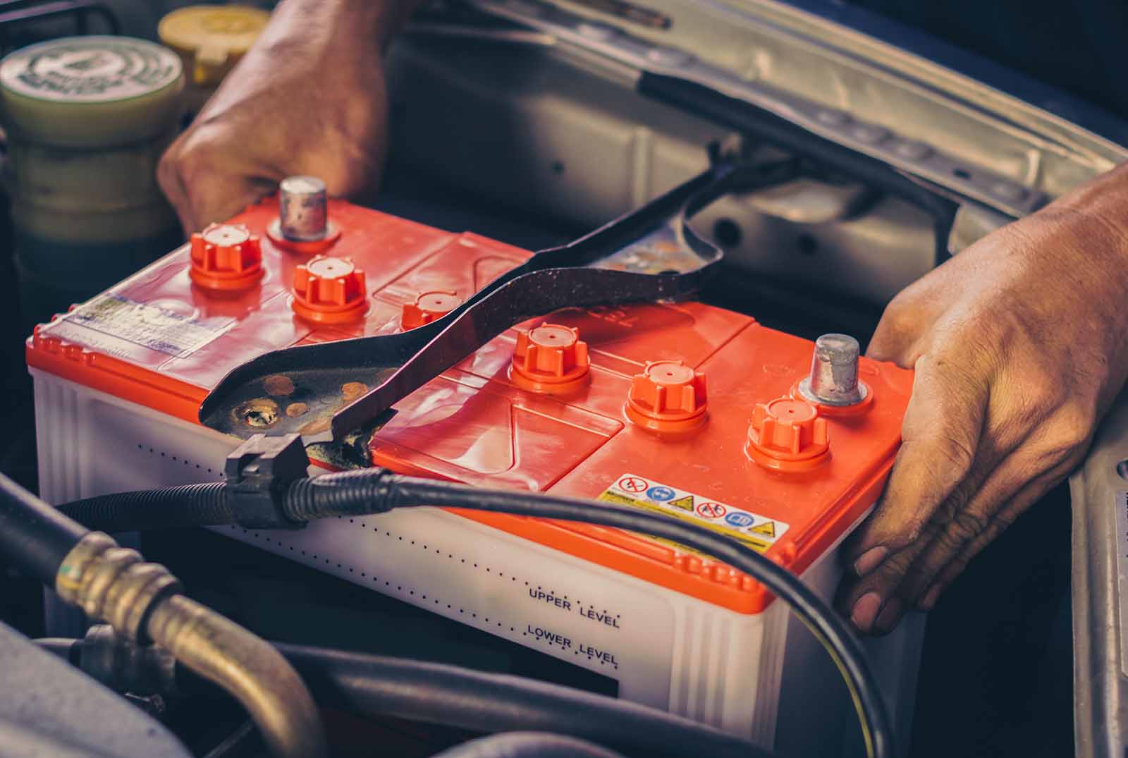 Detail Picture Of A Car Battery Nomer 8