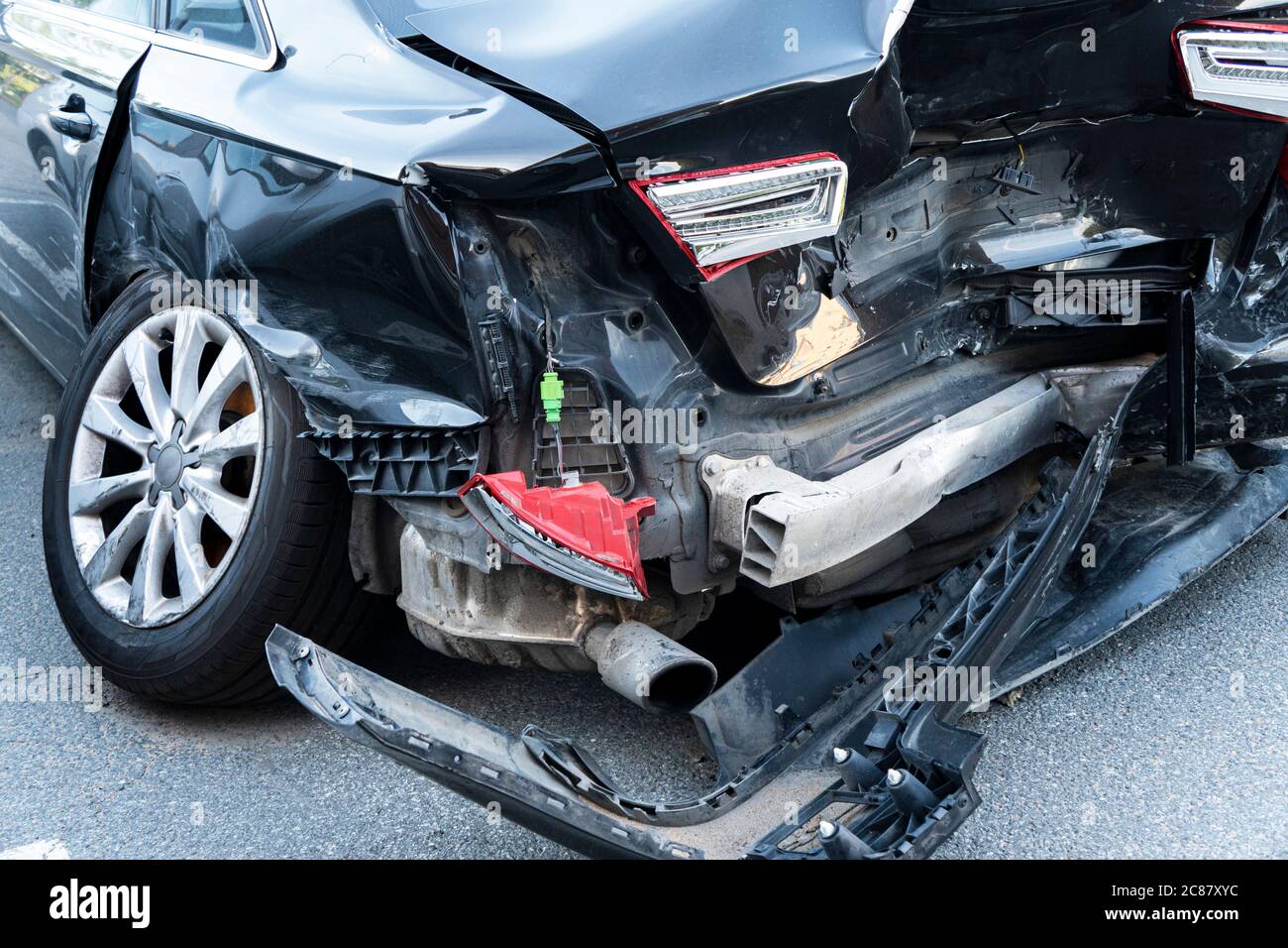 Detail Picture Of A Crashed Car Nomer 38