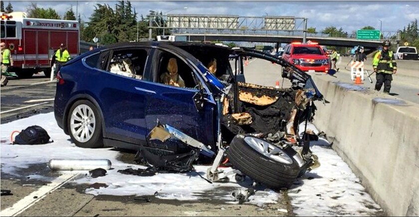 Detail Picture Of A Crashed Car Nomer 41