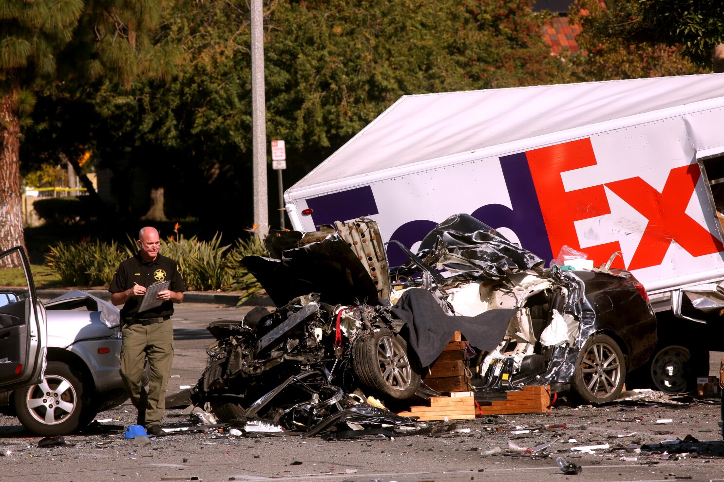 Detail Picture Of A Crashed Car Nomer 48