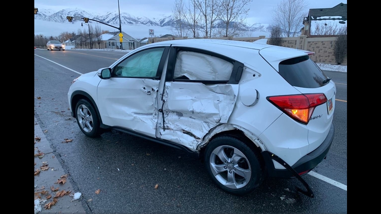 Detail Picture Of A Crashed Car Nomer 6