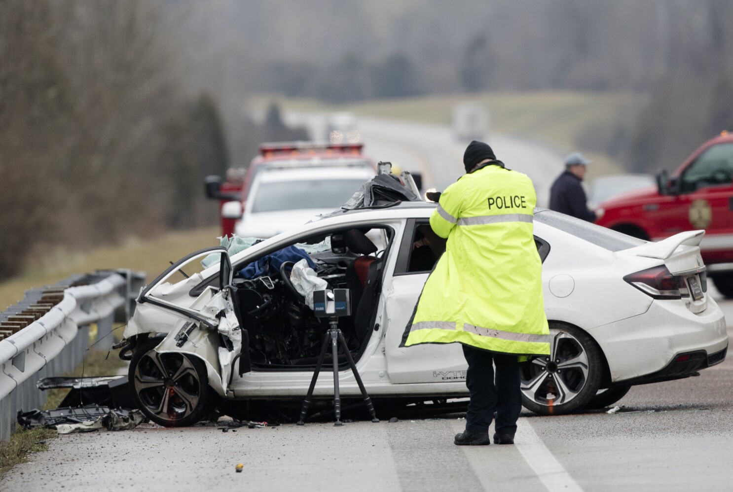 Detail Picture Of A Crashed Car Nomer 9