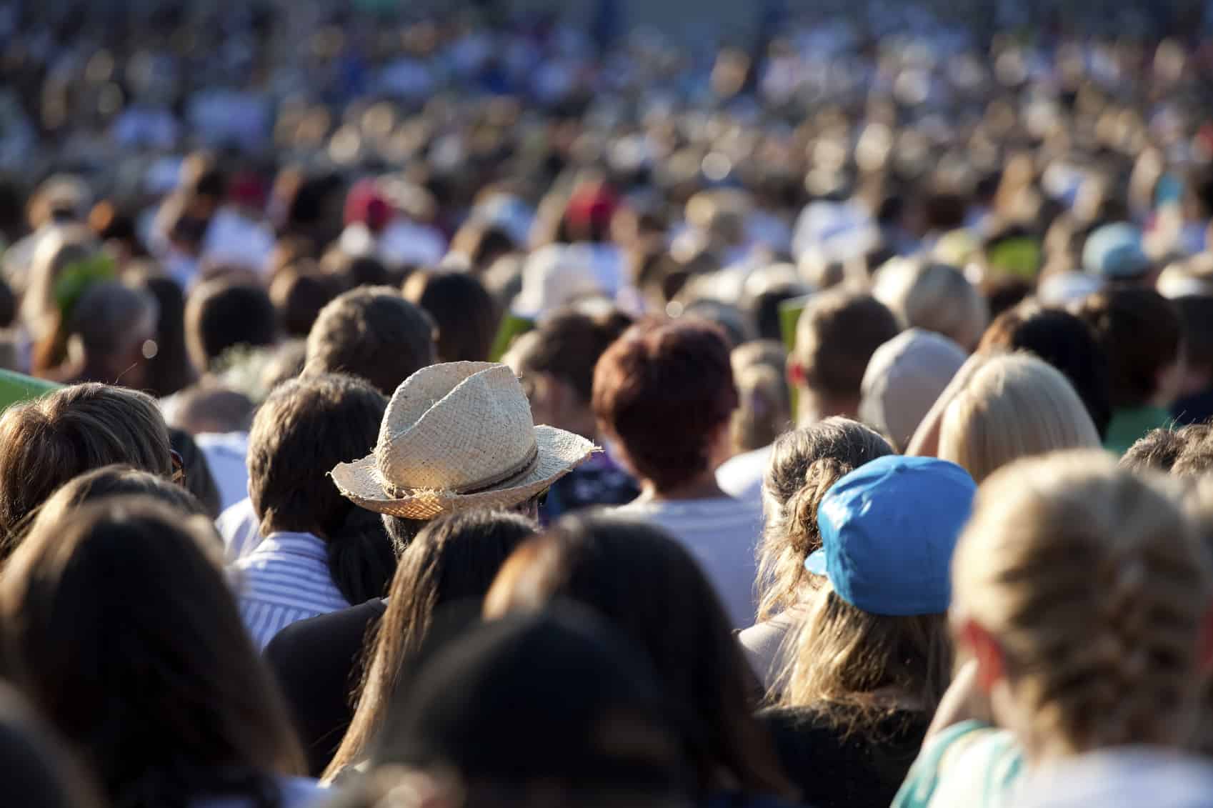 Detail Picture Of A Crowd Of People Nomer 6