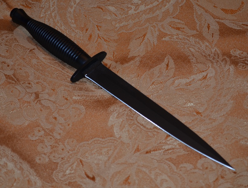 Detail Picture Of A Dagger Nomer 9