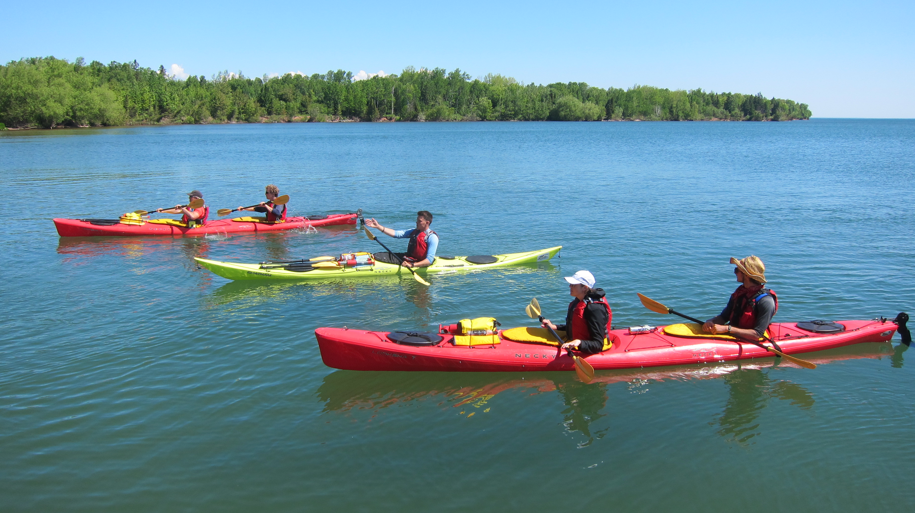 Detail Picture Of A Kayak Nomer 4