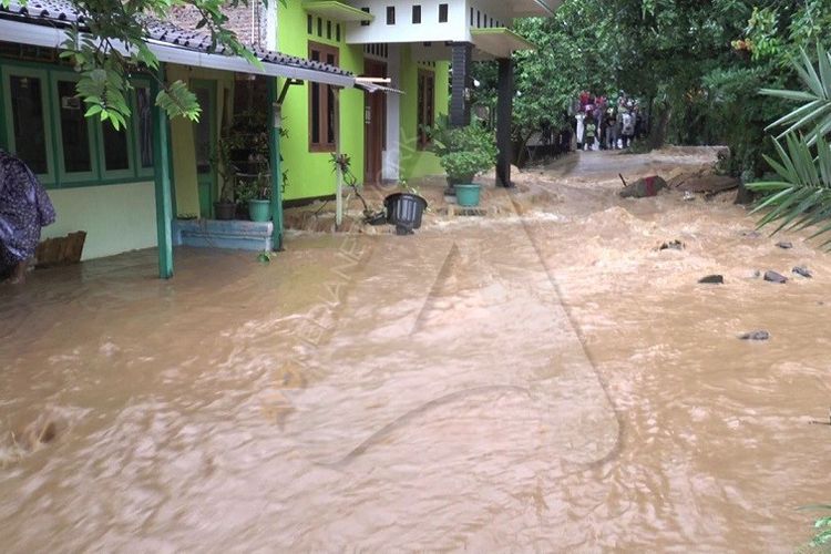 Detail Membuat Tanggul Banjir Di Rumah Nomer 39