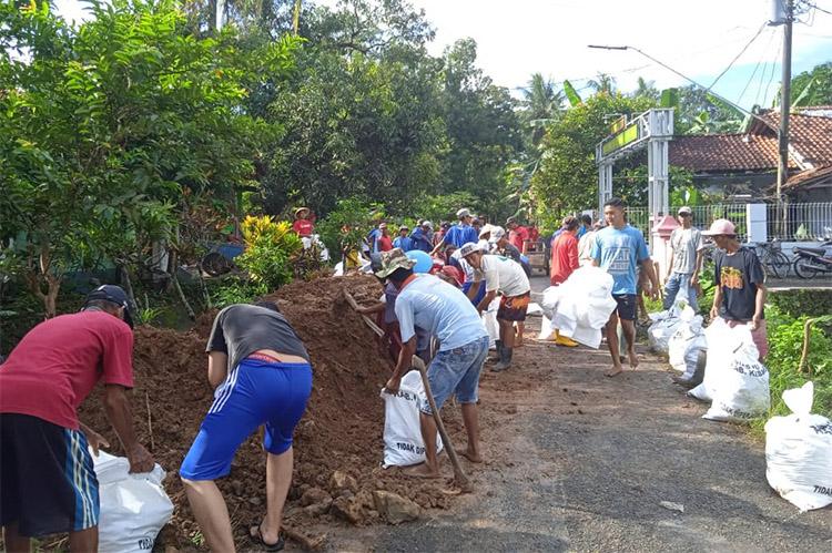 Detail Membuat Tanggul Banjir Di Rumah Nomer 48