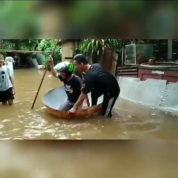 Detail Meme Banjir Lucu Nomer 24