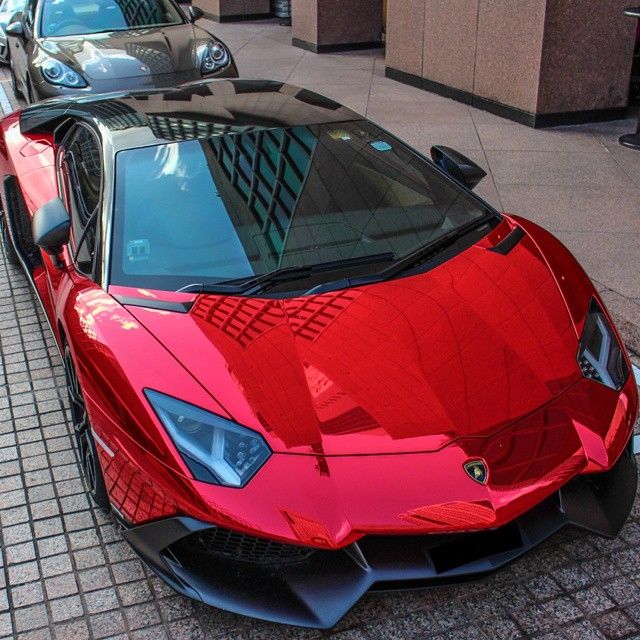 Detail Picture Of A Red Lamborghini Nomer 7
