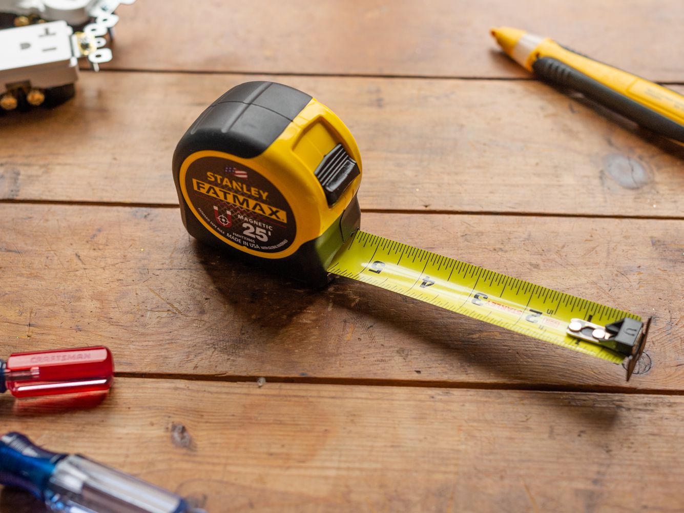 Detail Picture Of A Tape Measure Nomer 8