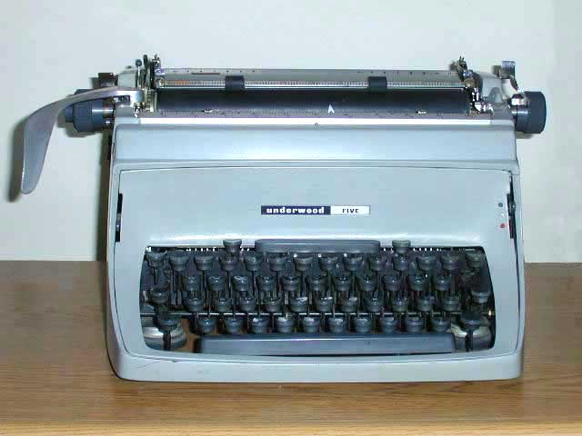 Detail Picture Of A Typewriter Nomer 4