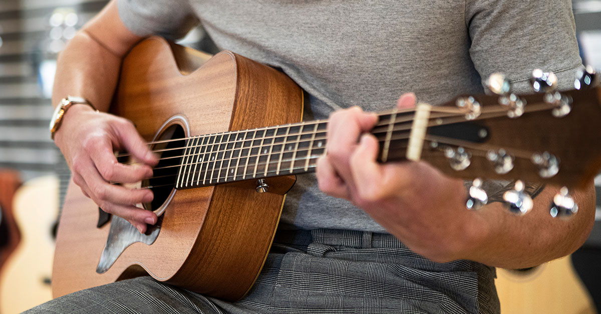 Detail Picture Of An Acoustic Guitar Nomer 37