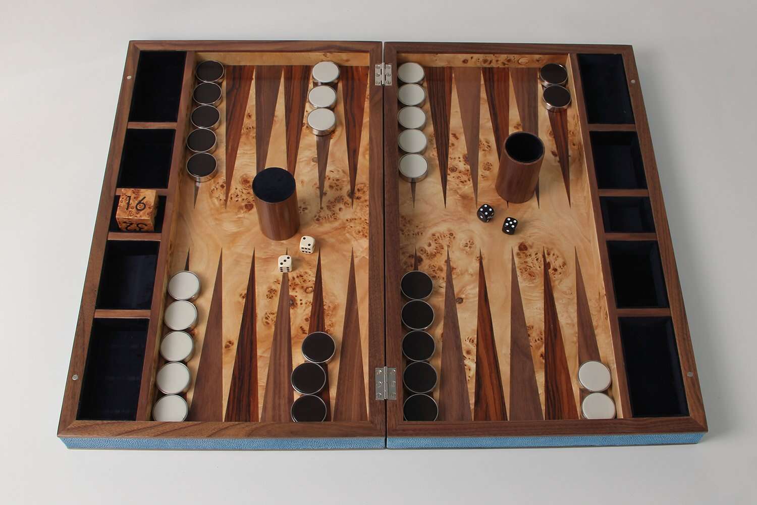 Detail Picture Of Backgammon Board Nomer 15