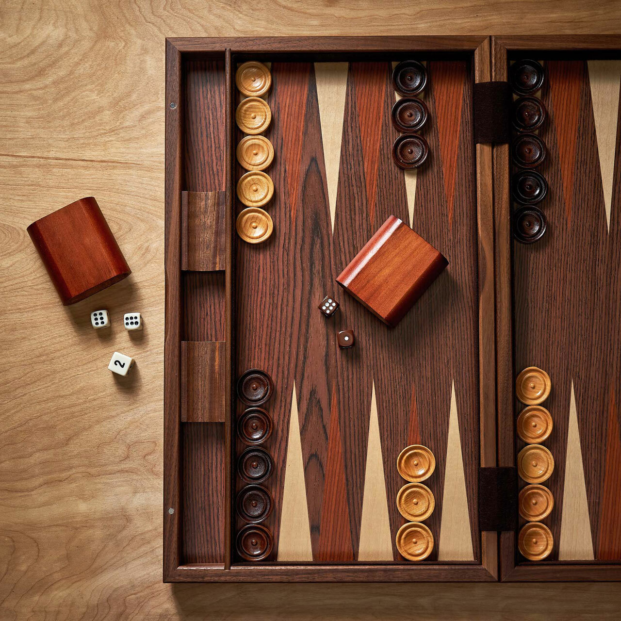 Detail Picture Of Backgammon Board Nomer 35