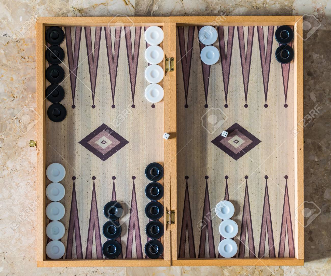 Detail Picture Of Backgammon Board Nomer 9