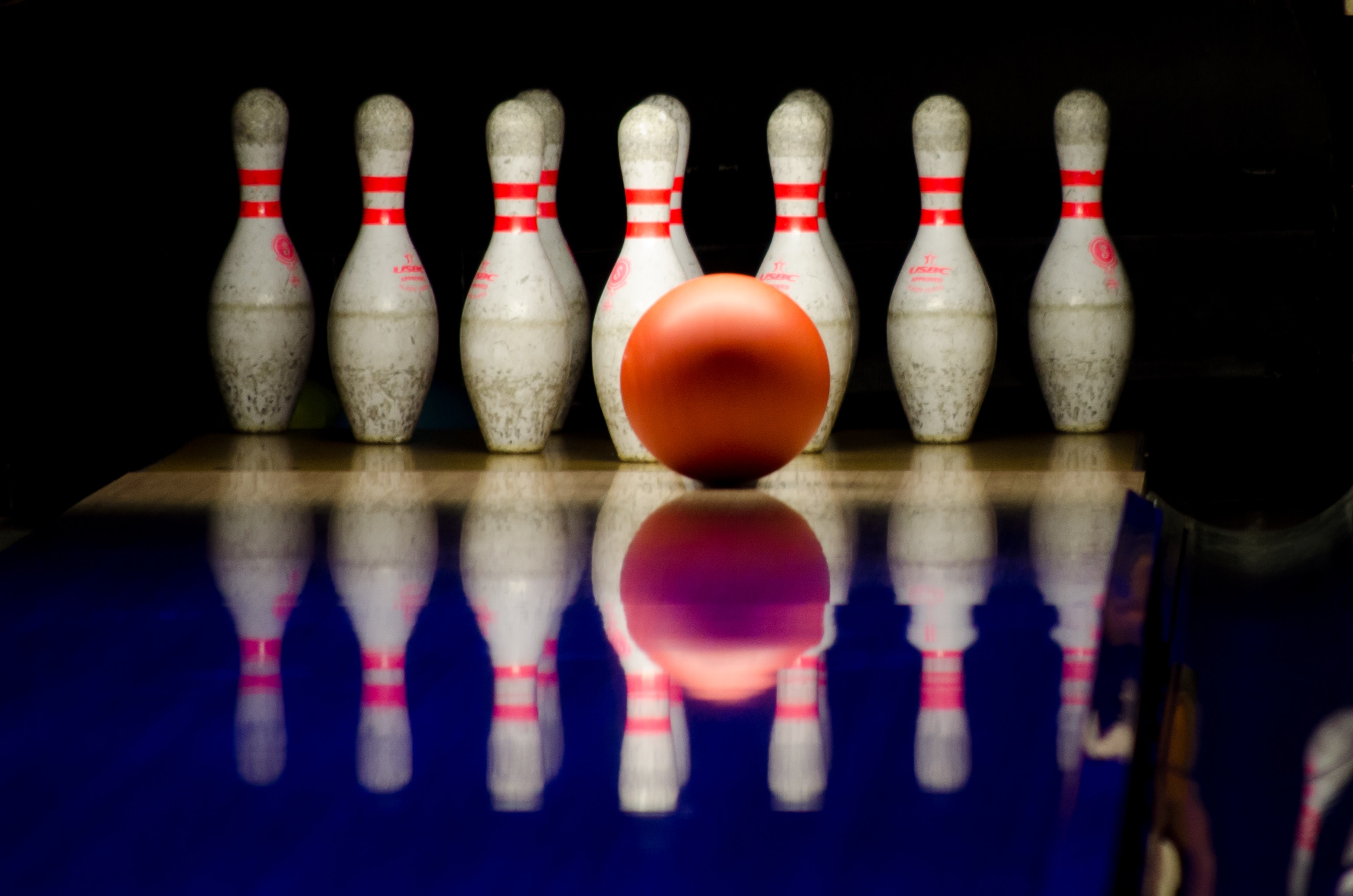 Detail Picture Of Bowling Ball And Pins Nomer 38