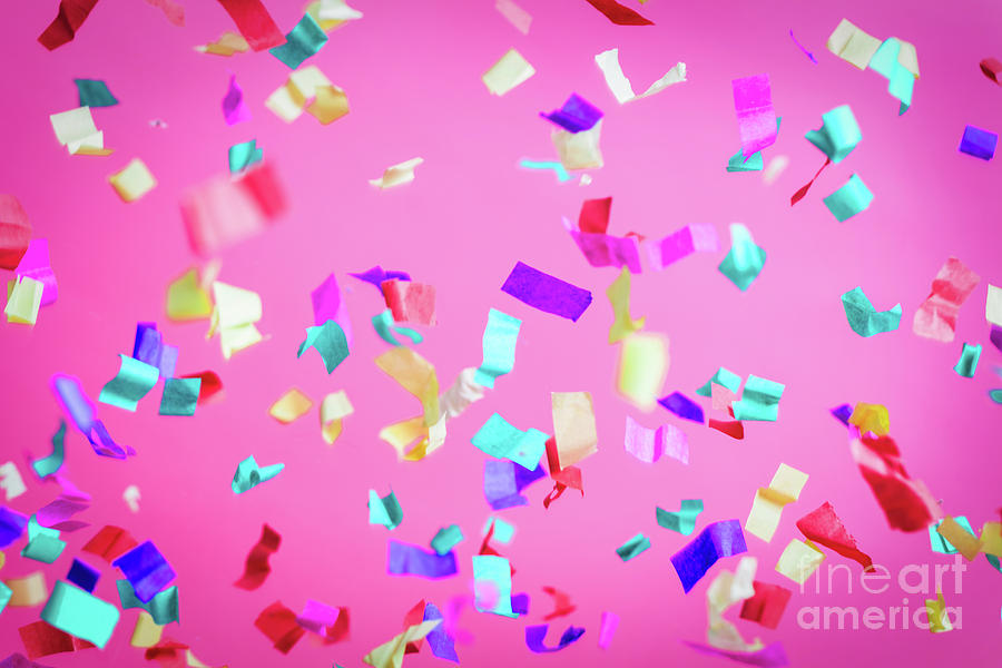 Detail Picture Of Confetti Falling Nomer 37