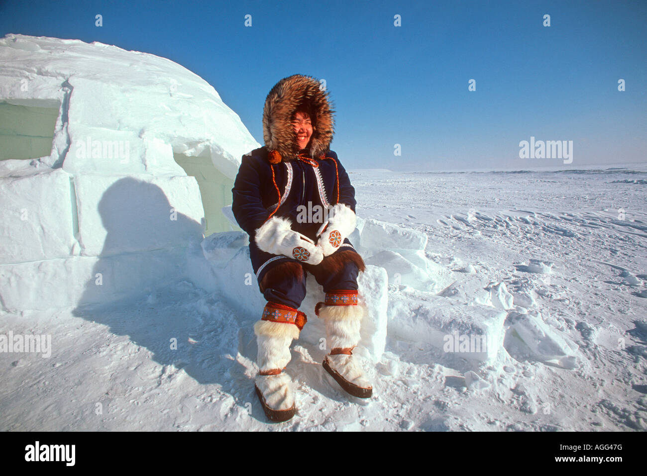 Detail Picture Of Eskimo And Igloo Nomer 2