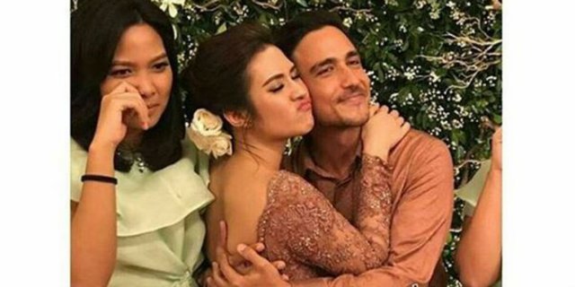 Detail Meme Raisa Dan Hamish Nomer 16