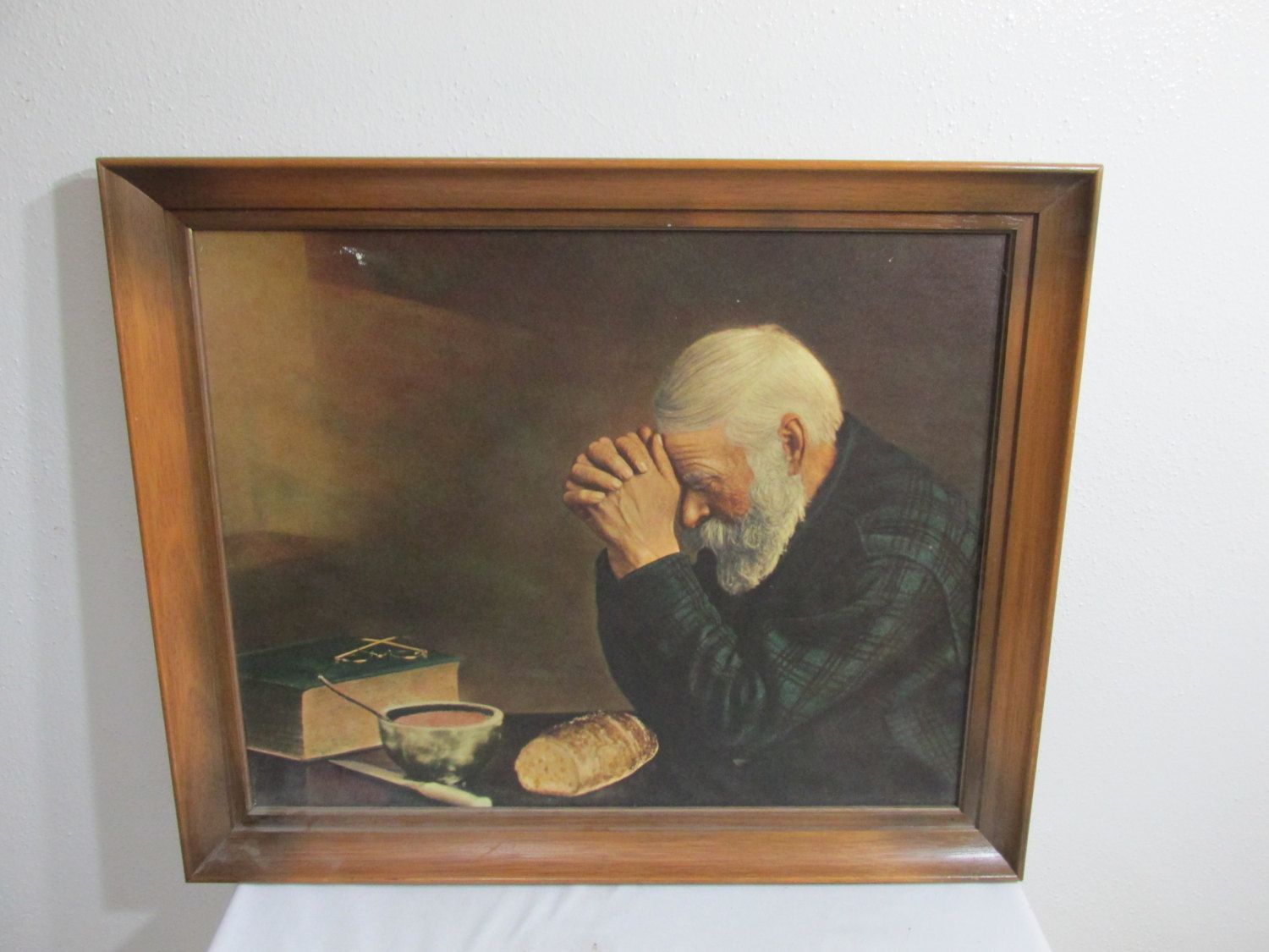 Detail Picture Of Man Praying Over Bread Nomer 5