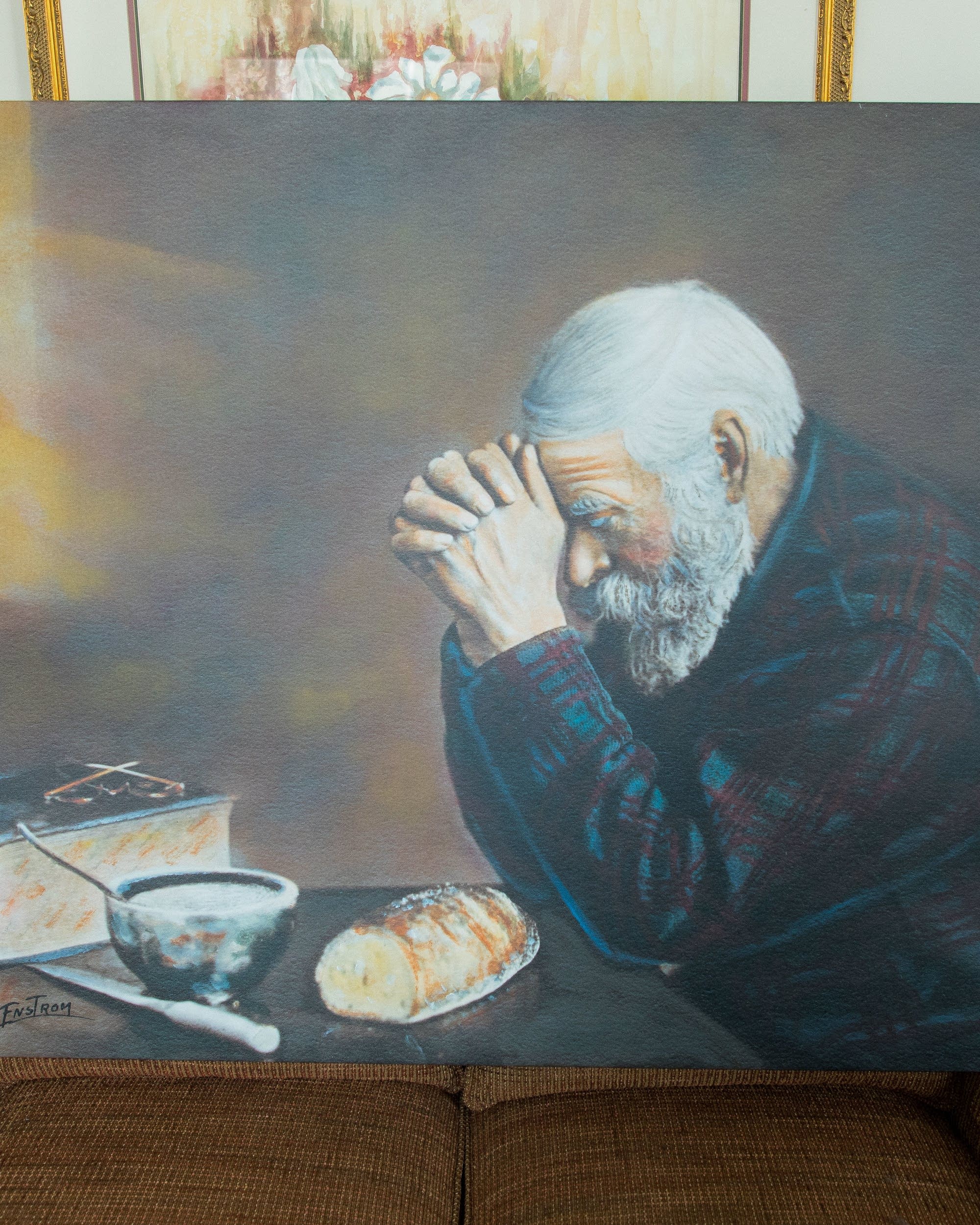 Detail Picture Of Man Praying Over Bread Nomer 33