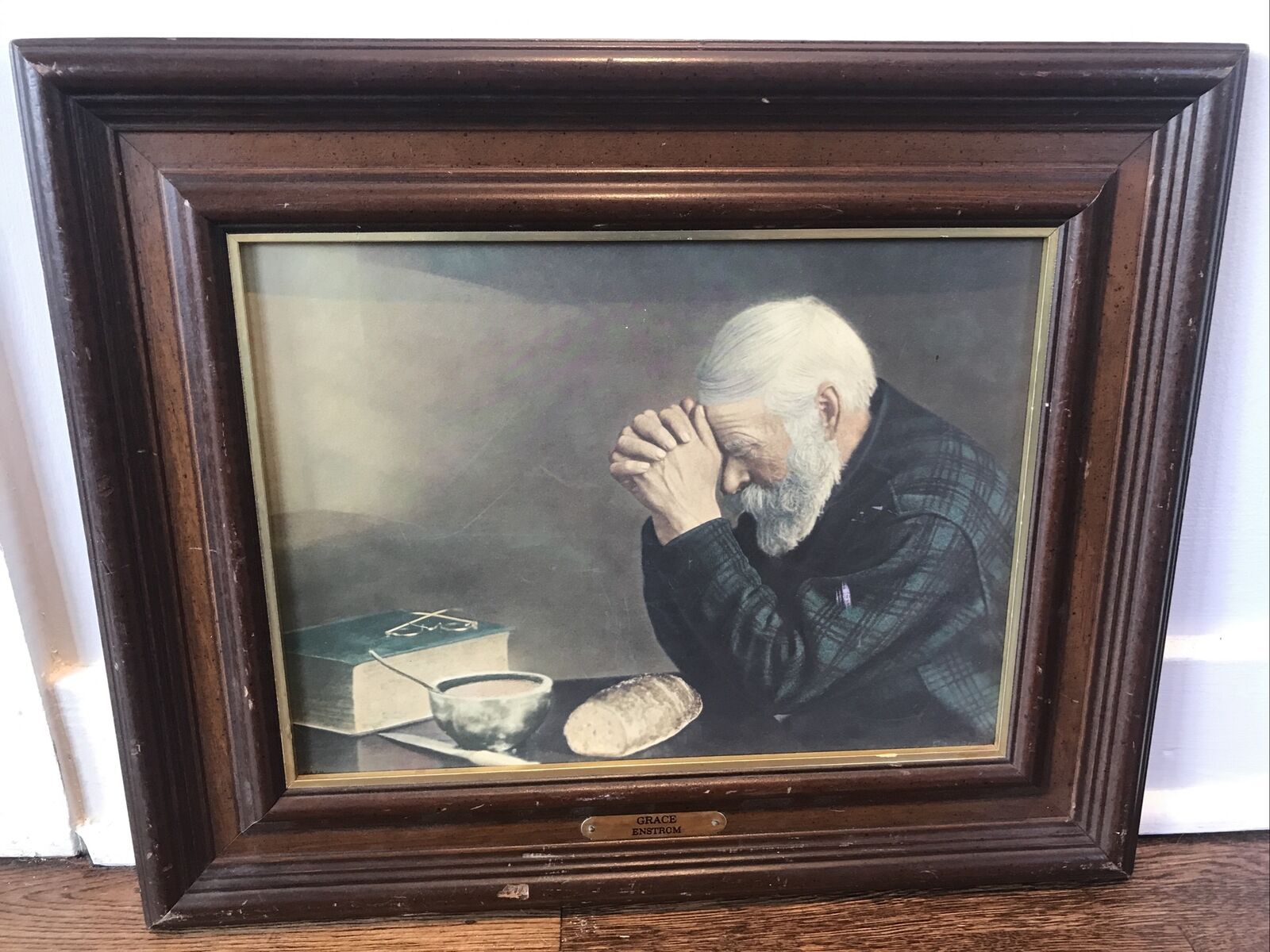 Detail Picture Of Man Praying Over Bread Nomer 49