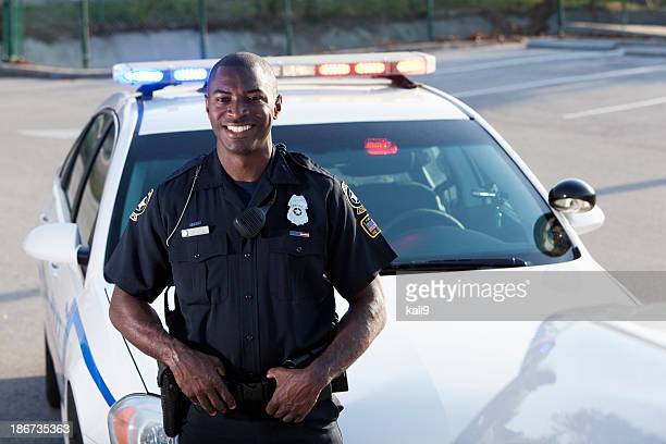 Detail Picture Of Policeman In Uniform Nomer 20