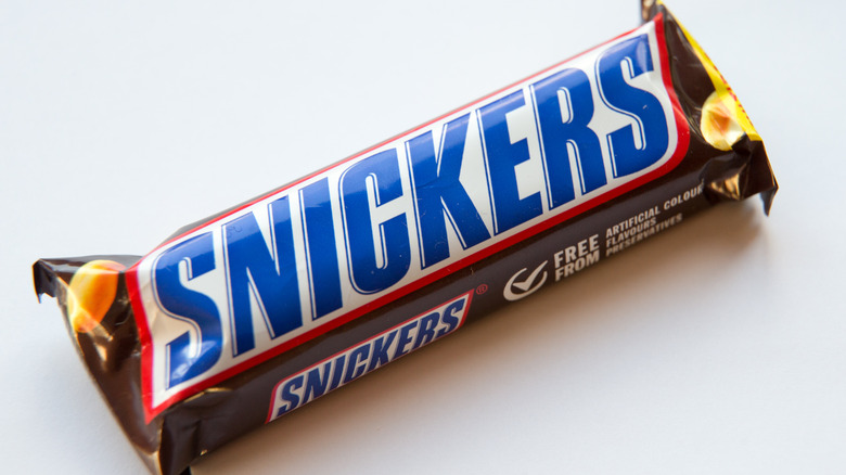 Detail Picture Of Snickers Bar Nomer 37