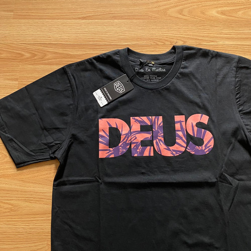 Detail Deus Ex Machina Font Nomer 37