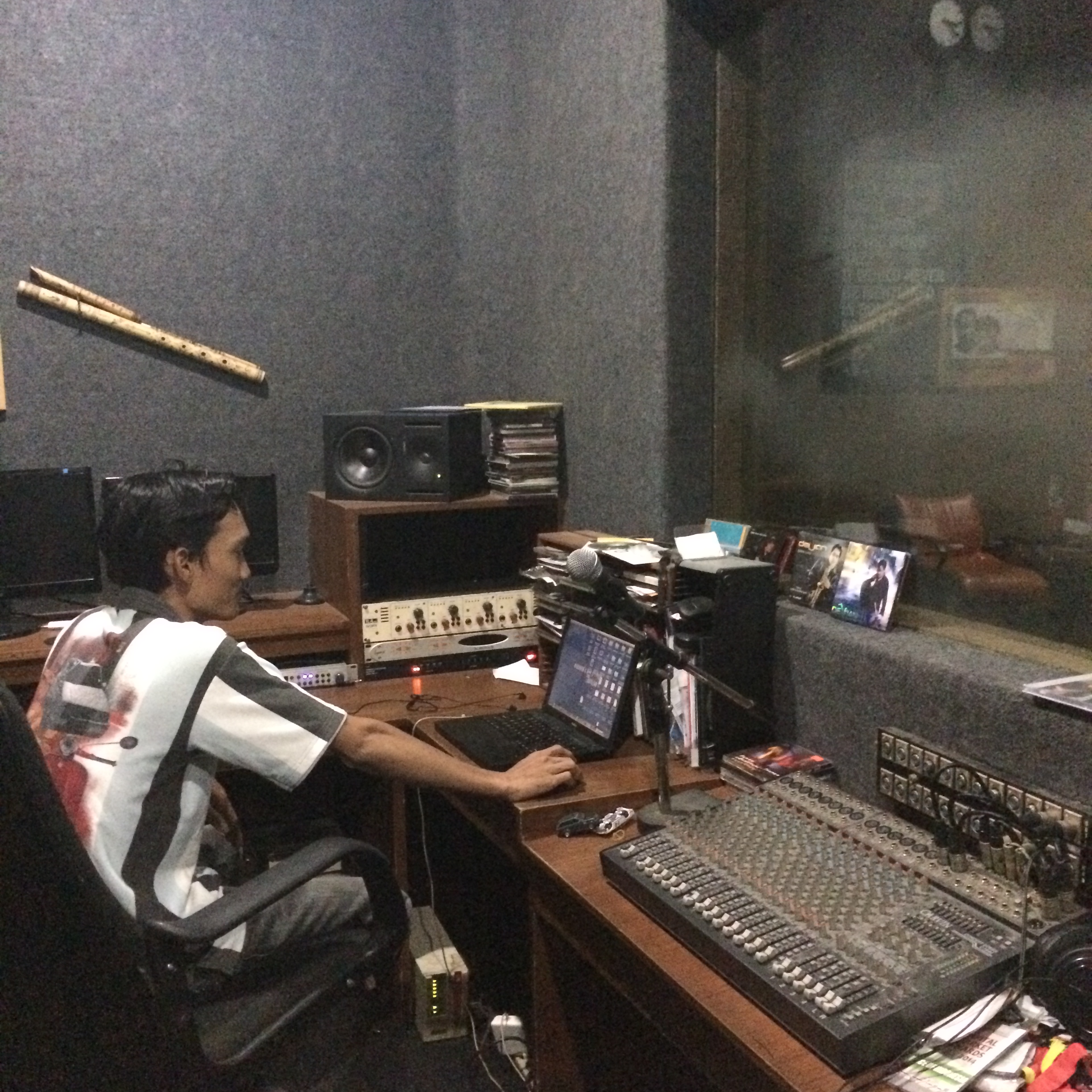Devian Studio Radio Dalam - KibrisPDR