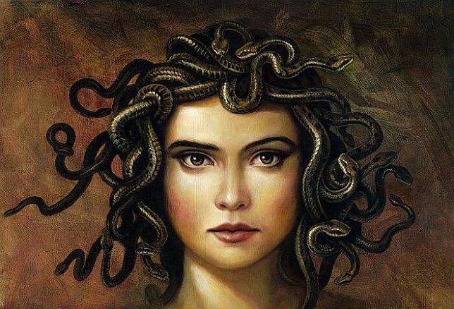 Detail Dewi Athena Dan Medusa Nomer 3