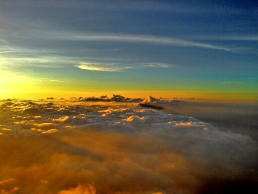 Detail Di Atas Awan Nomer 3