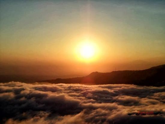 Detail Di Atas Awan Nomer 23