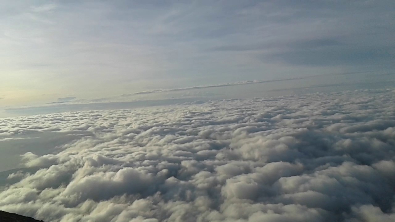 Detail Di Atas Awan Nomer 27