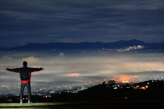 Detail Di Atas Awan Nomer 32