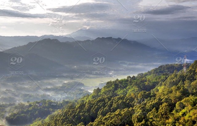Detail Di Atas Awan Nomer 33