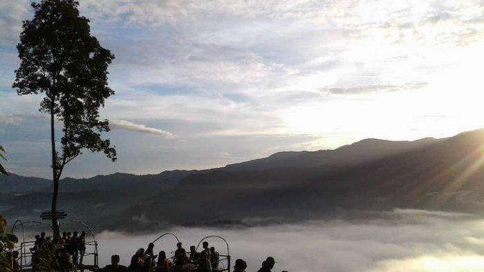 Detail Di Atas Awan Nomer 35