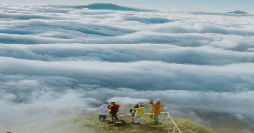 Detail Di Atas Awan Nomer 45
