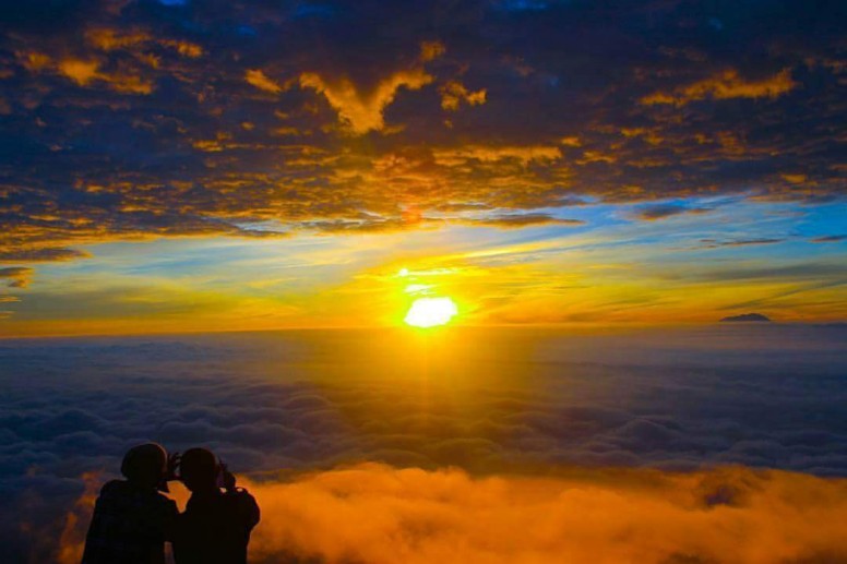 Detail Di Atas Awan Nomer 51