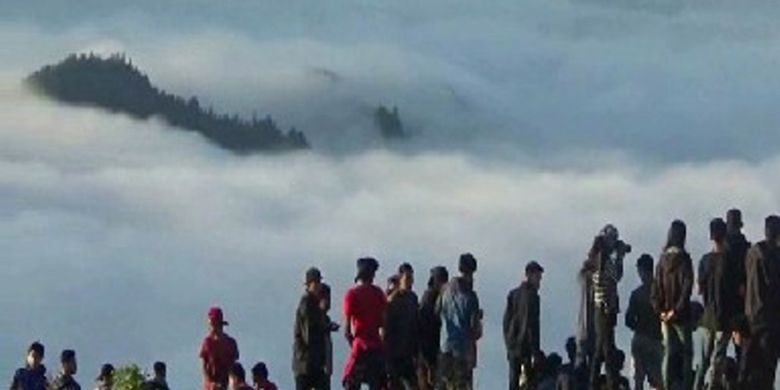 Detail Di Atas Awan Nomer 52