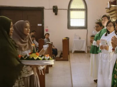 Detail Di Dalam Gereja Nomer 29