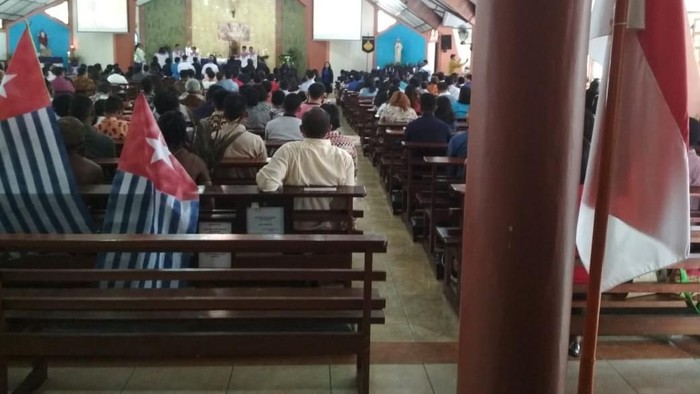 Detail Di Dalam Gereja Nomer 39