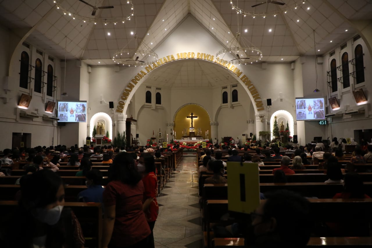 Detail Di Dalam Gereja Nomer 50