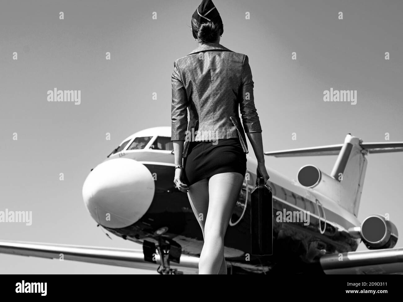 Detail Pictures Of Airline Stewardess Nomer 28